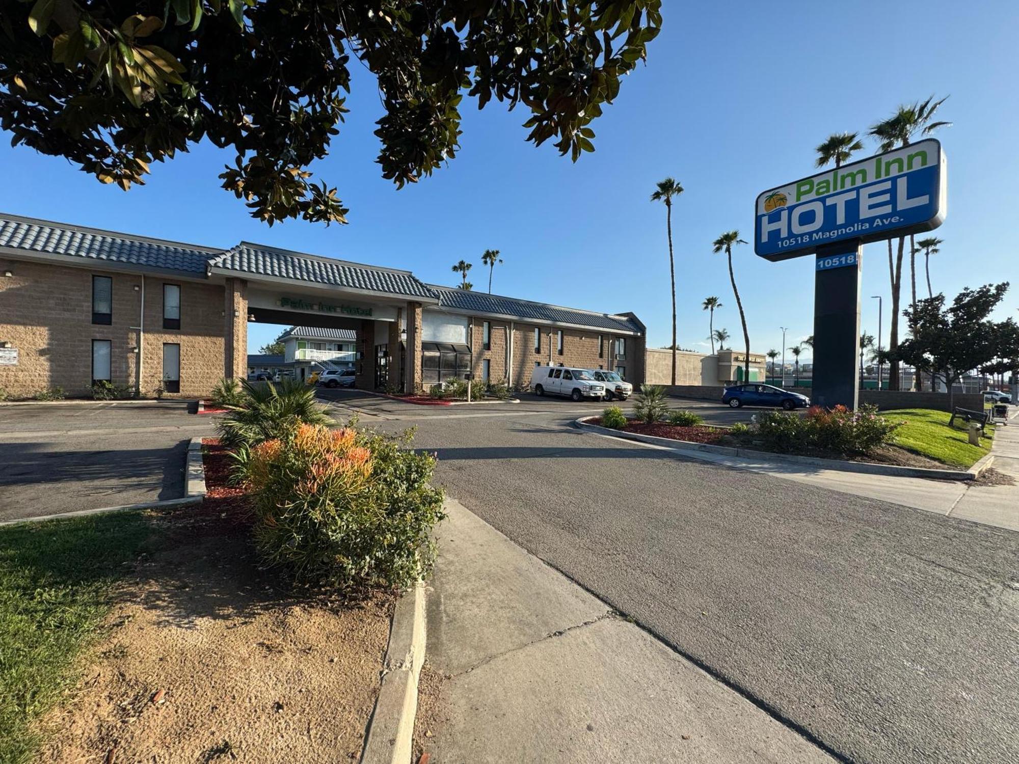 Palm Inn Hotel Near Tyler Mall Riverside Exterior photo